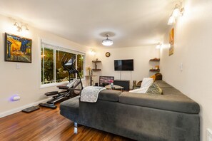 Apartment | 1 bedroom - Cozy Work-ready 1BR Condo Near Downtown (Bellevue)