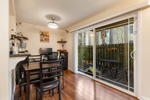 Apartment | 1 bedroom - Cozy Work-ready 1BR Condo Near Downtown (Bellevue)