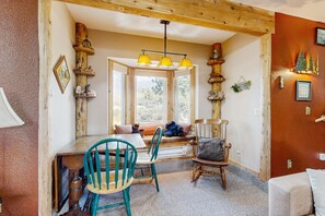 Interior - Spacious cabin with stunning views, wifi, fully stocked kitchen & W/D (Drake)