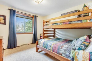 Desk, iron/ironing board, free WiFi, bed sheets - 3BR with Epic Mountain Views and Huge Deck! (Estes Park)