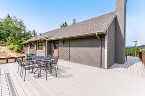 Outdoor dining - 3BR with Epic Mountain Views and Huge Deck! (Estes Park)