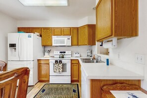 Fridge, microwave, oven, stovetop - Conveniently located home w/ full kitchen, w/d, deck & mountain views (Estes Park)