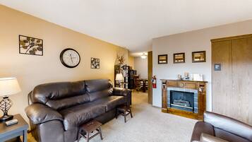 TV, DVD player, books, stereo