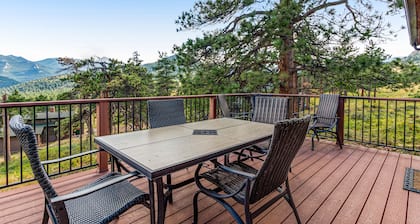 Inviting cabin with stellar panoramic Rocky Mountain views