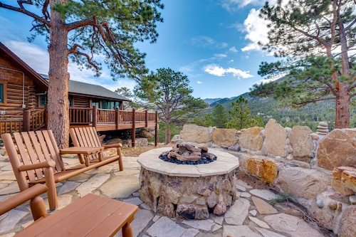 Mountain getaway with separate bunkhouse, deck, & trail access