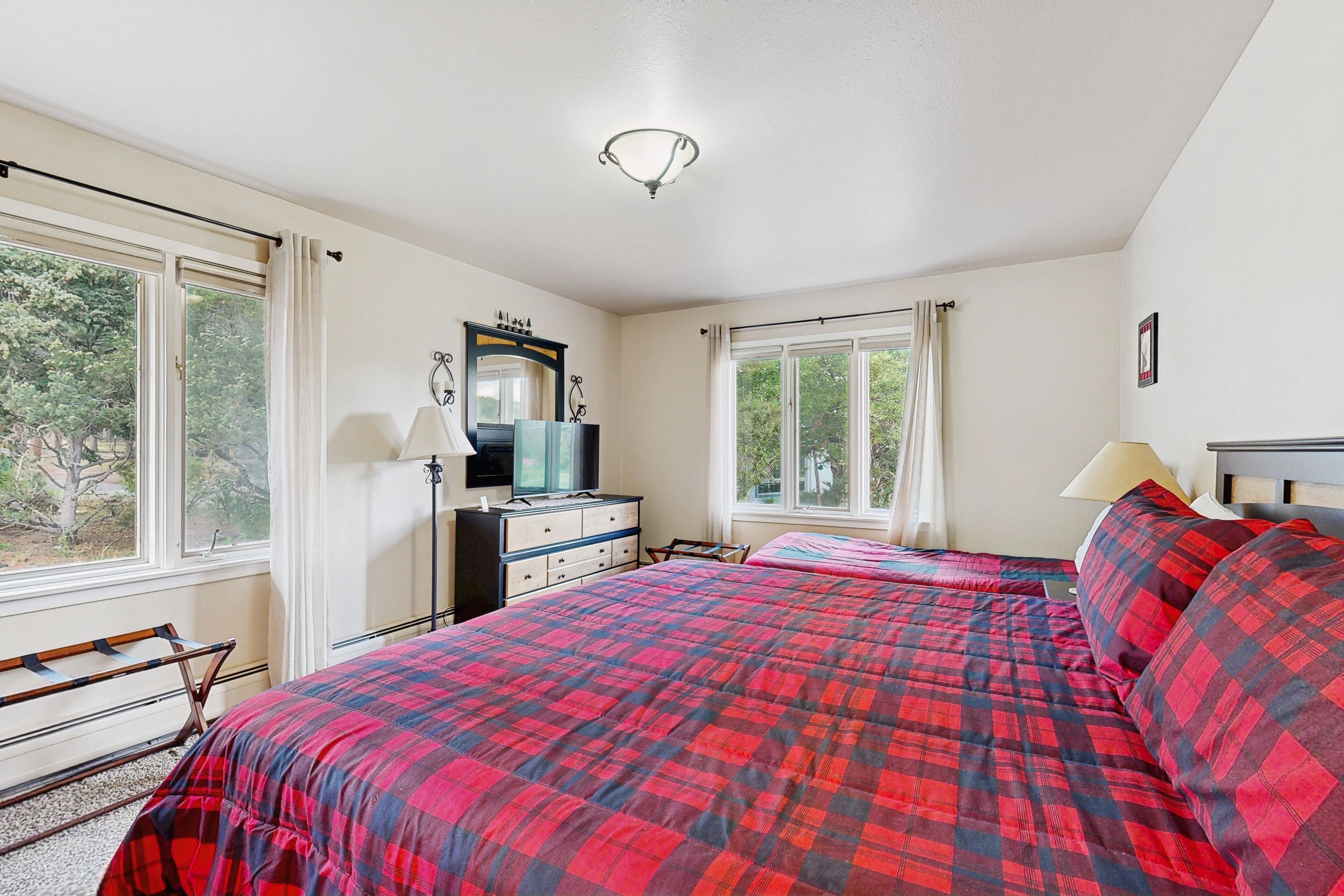 3 bedrooms, desk, iron/ironing board, free WiFi