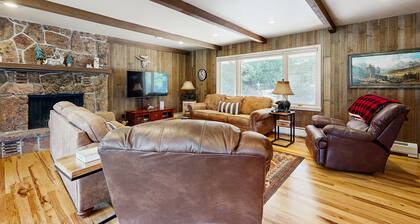 Comfortable cottage with WiFi, washer/dryer - golf & mountain views