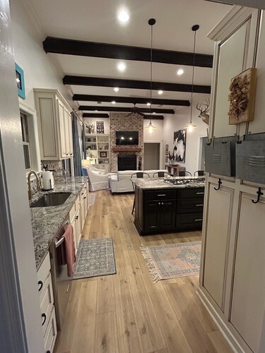 Quiet Country Home Minutes from Grenada Lake