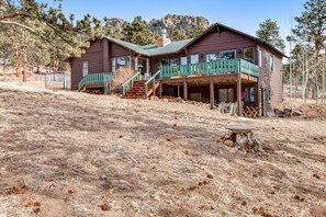 Exterior - Delightful Getaway with Free WiFi, a Wood Fireplace, Washer/Dryer, & Great Views (Estes Park)