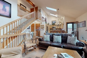 Televisión, chimenea, reproductor de DVD y videoteca