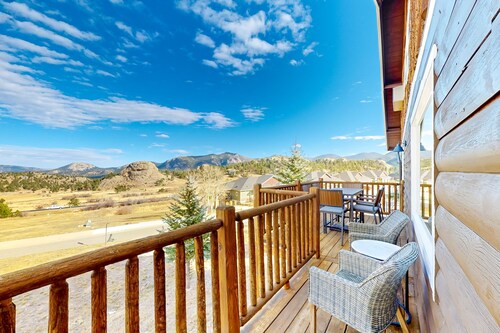 Memorable mountain condo with 2 fireplaces, lovely views, W/D, & pool access