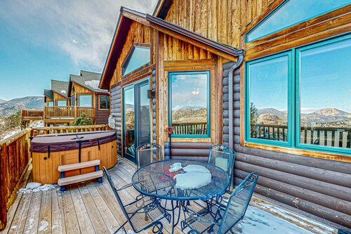 Two BR condo w/ Brand NEW HOT TUB and great views! Community pool perfect for kids