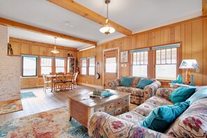 Smart TV - Charming cabin with full kitchen, furnished deck, & incredible views (Estes Park)