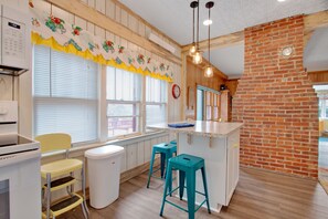 Fridge, microwave, oven, stovetop - Charming cabin with full kitchen, furnished deck, & incredible views (Estes Park)
