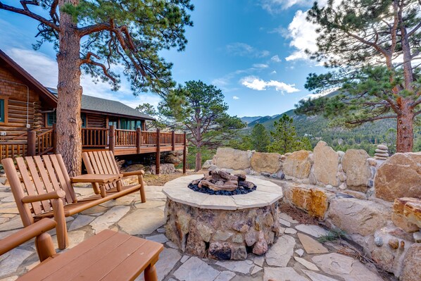 Terrace/patio - Historic cabin with mountain views, private W/D, & furnished deck (Estes Park)