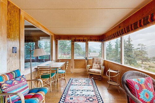 Charming vacation home close to Rocky Mountain National Park