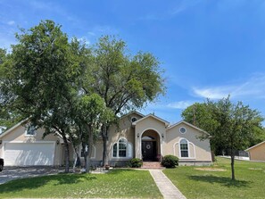 Exterior - Casa Escondida...your home away from home. Centrally located with a rural feel.. (San Antonio)