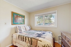 2 bedrooms, free WiFi, bed sheets - Ideal vacation home with wraparound deck & Rocky Mountain view (Estes Park)