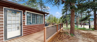 Ideal vacation home with wraparound deck & Rocky Mountain view
