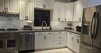 Waterfront Retreat with Private Lift-Dock, Dine and Unwind- 3 Bed 2 Bath Home