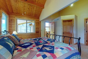 Free WiFi, bed sheets - Charming updated cabin with full kitchen, WiFi, central AC, fireplace & deck (Estes Park)