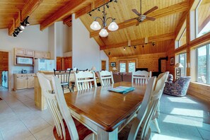 Dining - Charming updated cabin with full kitchen, WiFi, central AC, fireplace & deck (Estes Park)