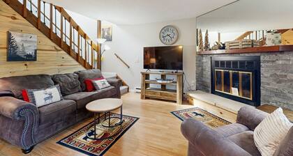 Charming condo with sunroom & patio - near golf, town & national park