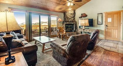 Cabin with an amazing mountain view, gas fireplace, two decks, & WiFi