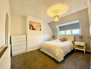 3 makuuhuonetta, silitysrauta/-lauta, Wi-Fi, vuodevaatteet