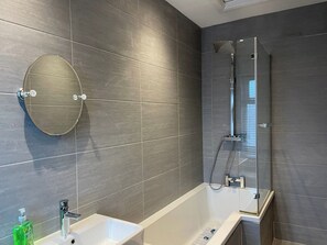 Hair dryer, towels - Comfortable 2BR Home in Southport up to 6 guest (Southport)