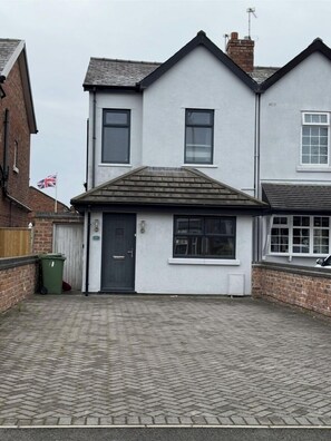Exterior - Comfortable 2BR Home in Southport up to 6 guest (Southport)