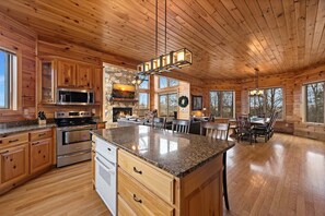 Fridge, microwave, oven, stovetop - Peaks & Quiet Retreat - Views From Every Room and Dog Friendly (Morganton)