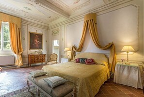 Iron/ironing board, WiFi, bed sheets - Villa Byni - Luxury Villa in Tuscany (Lucca)