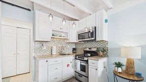 Fridge, coffee/tea maker, toaster - Fontaine Charm 424-Ocean Views-Sleeps 3 (Panama City Beach)