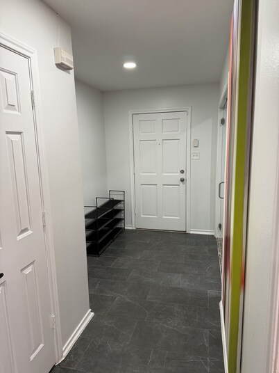 Luxurious, peaceful, & fun 4-bedroom house with a game room in charming La Porte