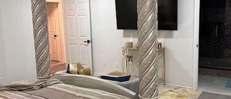 4 bedrooms, iron/ironing board, WiFi, bed sheets