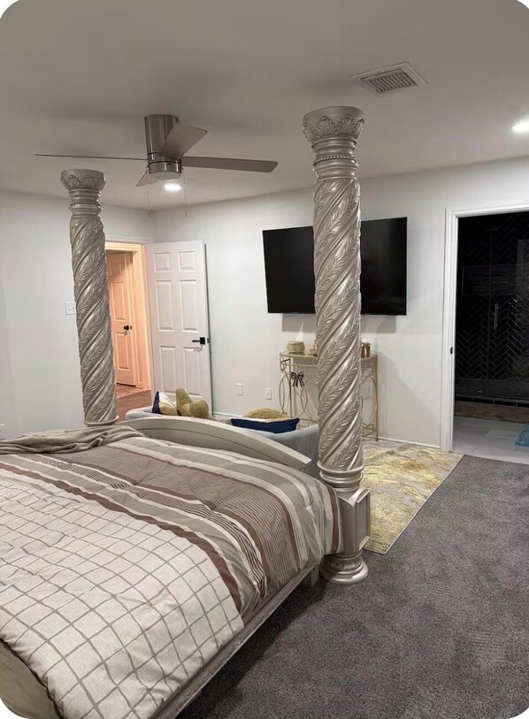 4 habitaciones, tabla de planchar con plancha, wifi y ropa de cama 
