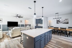 Dining - Pool | Walk to Beach | Oleander Breeze | Golf Cart | Panama City Beach (Panama City Beach)