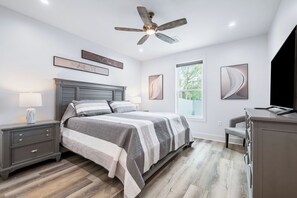 4 bedrooms, free WiFi, bed sheets - Pool | Walk to Beach | Oleander Breeze | Golf Cart | Panama City Beach (Panama City Beach)