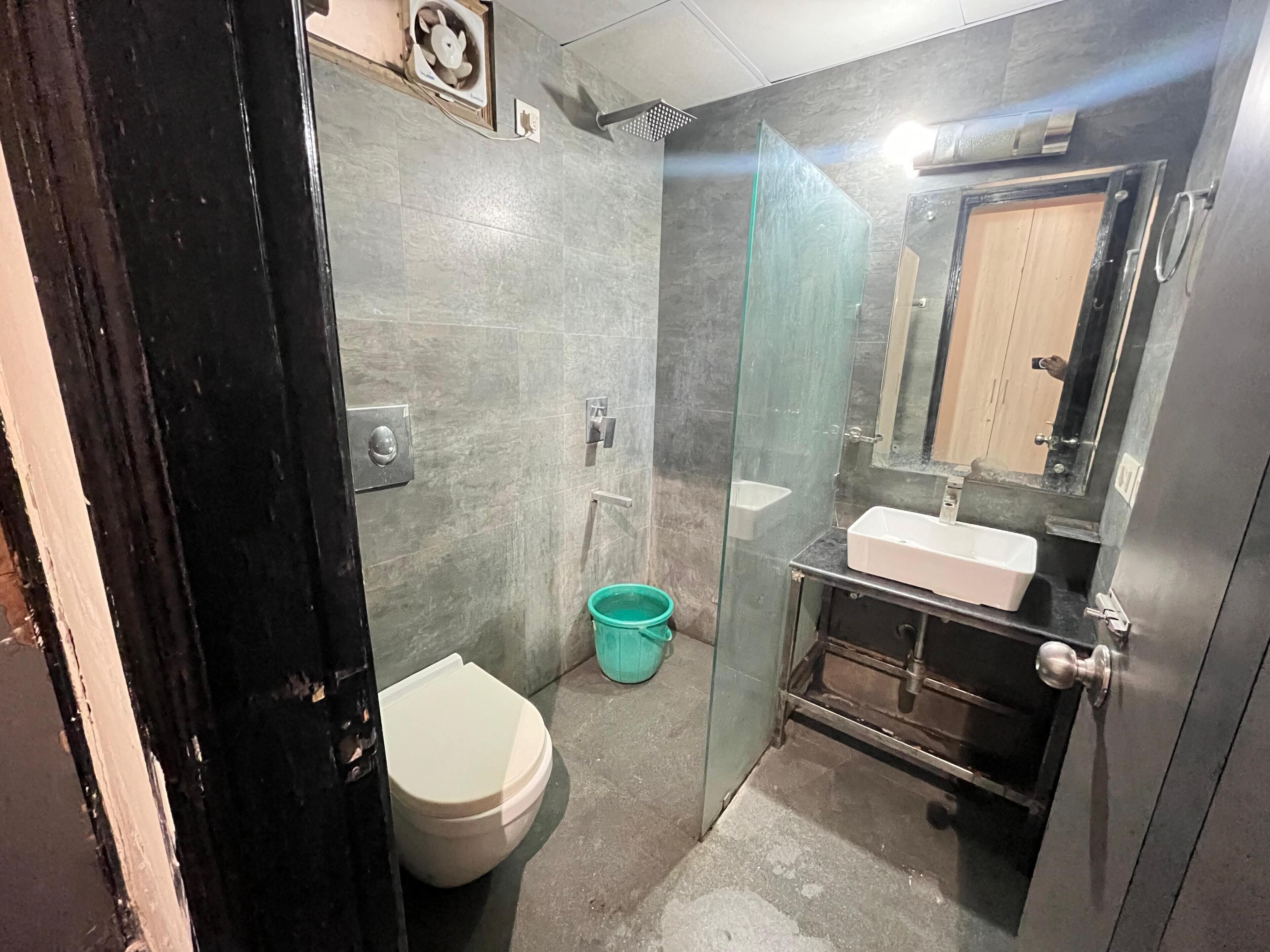 シャワー、ビデ、タオル、石鹸