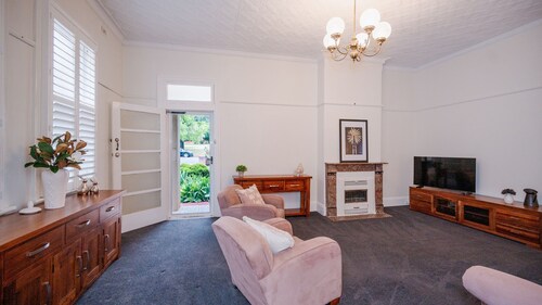 Upper Bliss – Family-Friendly 4BR by the Park