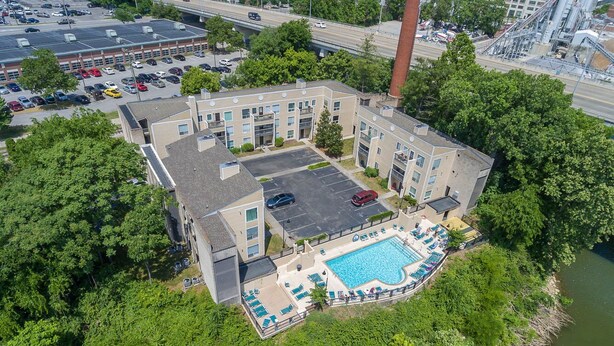An aerial view of a hotel with a swimming pool surrounded by lush greenery and a parking lot. - Downtown Nashville Condo • 1 Mile to Broadway • Pool & Parking (Nashville)