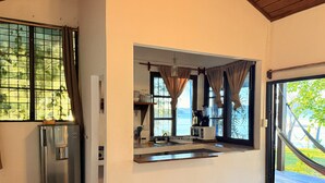 Private kitchen - Remote Work Paradise | Nature + Fast WiFi | Villa Tayasal | Near Tikal, Airport (Tikal)