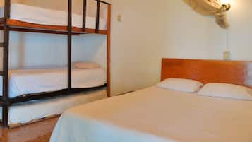 1 Schlafzimmer, Schreibtisch, BĂŒgeleisen/BĂŒgelbrett, kostenloses WLAN