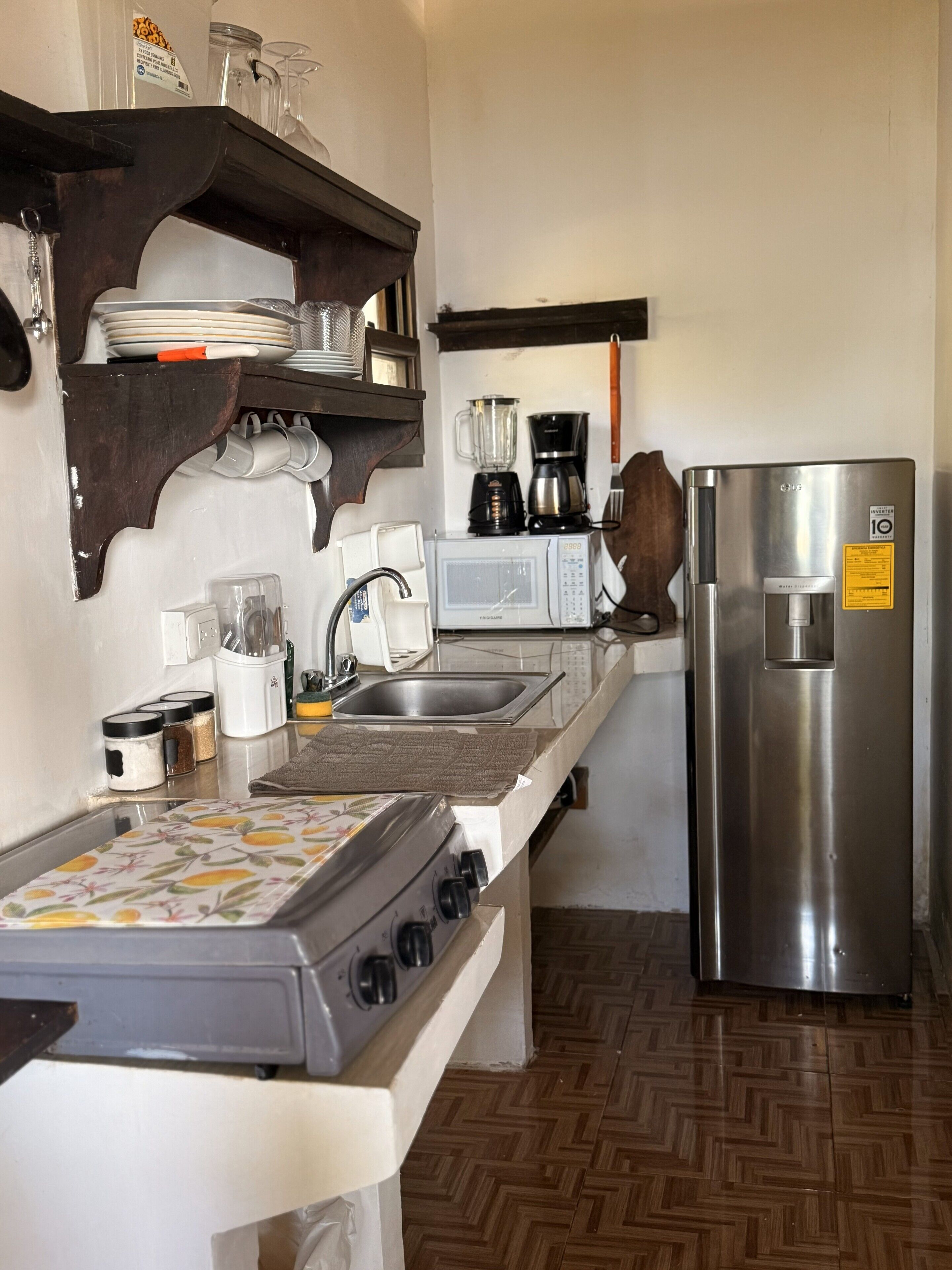 Micro-ondes, cafetière/bouilloire