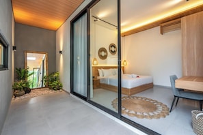 Laptop workspace, blackout curtains, iron/ironing board, free WiFi - Tropical Villa Raya (Ungasan)