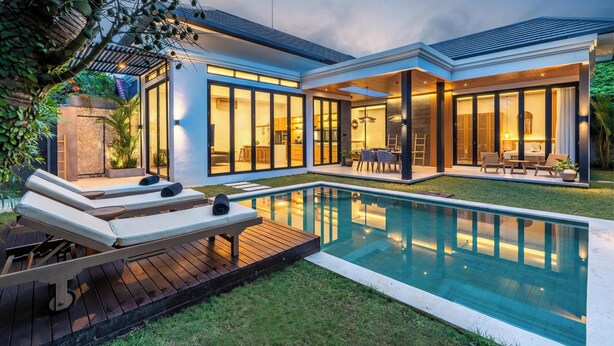 Villa – deluxe, hageutsikt | Basseng | Utendørsbasseng