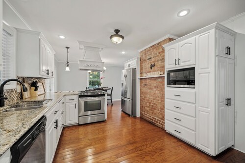 Charming 3-bedroom house in tranquil Fort Smith with AC