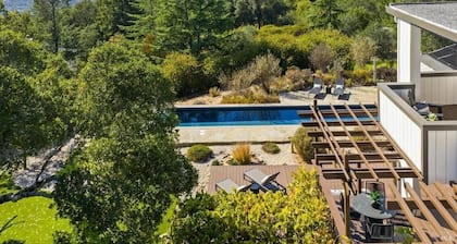 Glen Ellen Wine Country Retreat w/pool, hot tub, Bocce, tree-house & more