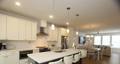 Parking. Short Uber Ride. Townhouse in Annapolis! 3 Miles from USNA and Downtown